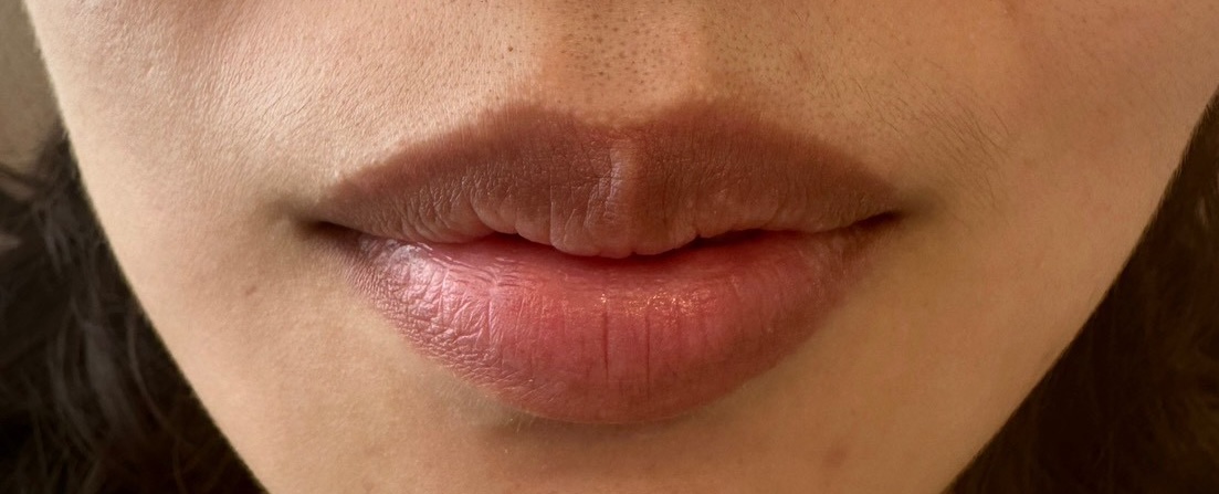 アマラピンクを使用する前の唇
